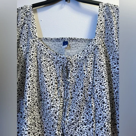 Plus Size- White Floral Print Blouse - Picture 3 of 5